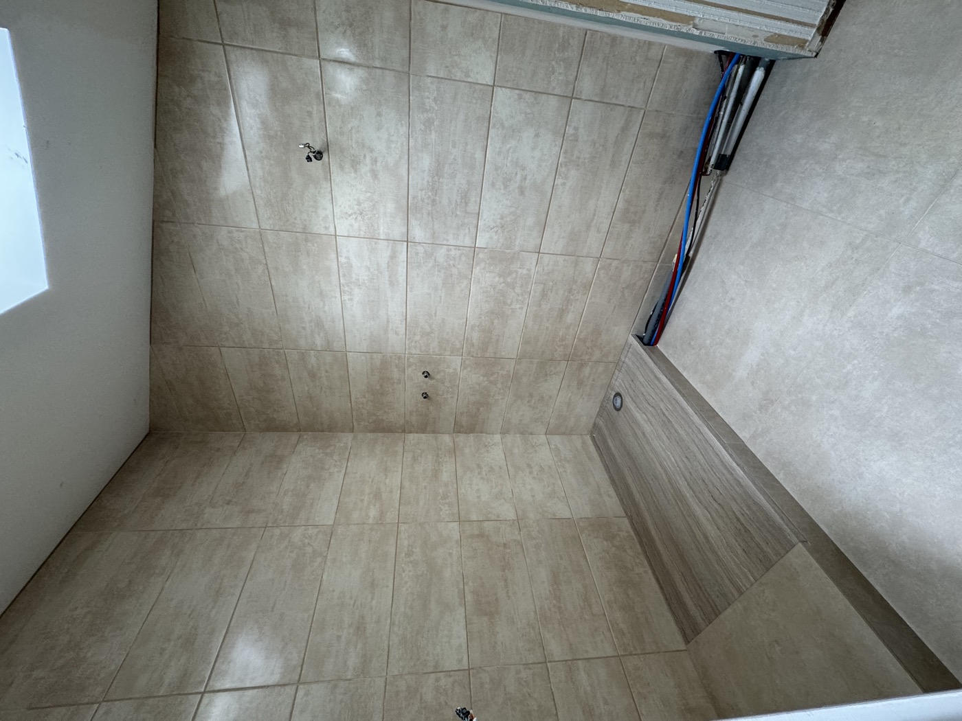 Troisième salle de bain rénovée à Bordeaux — faïence et douche à l'italienne
