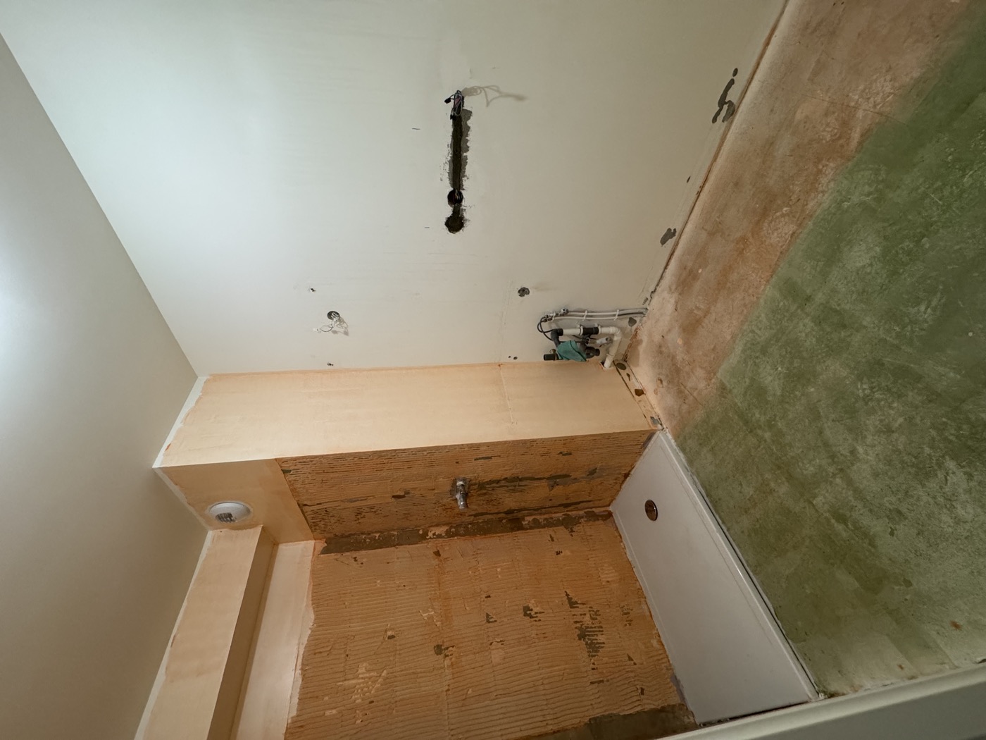 Rénovation salle de bain Bordeaux avant travaux — carrelage et plomberie
