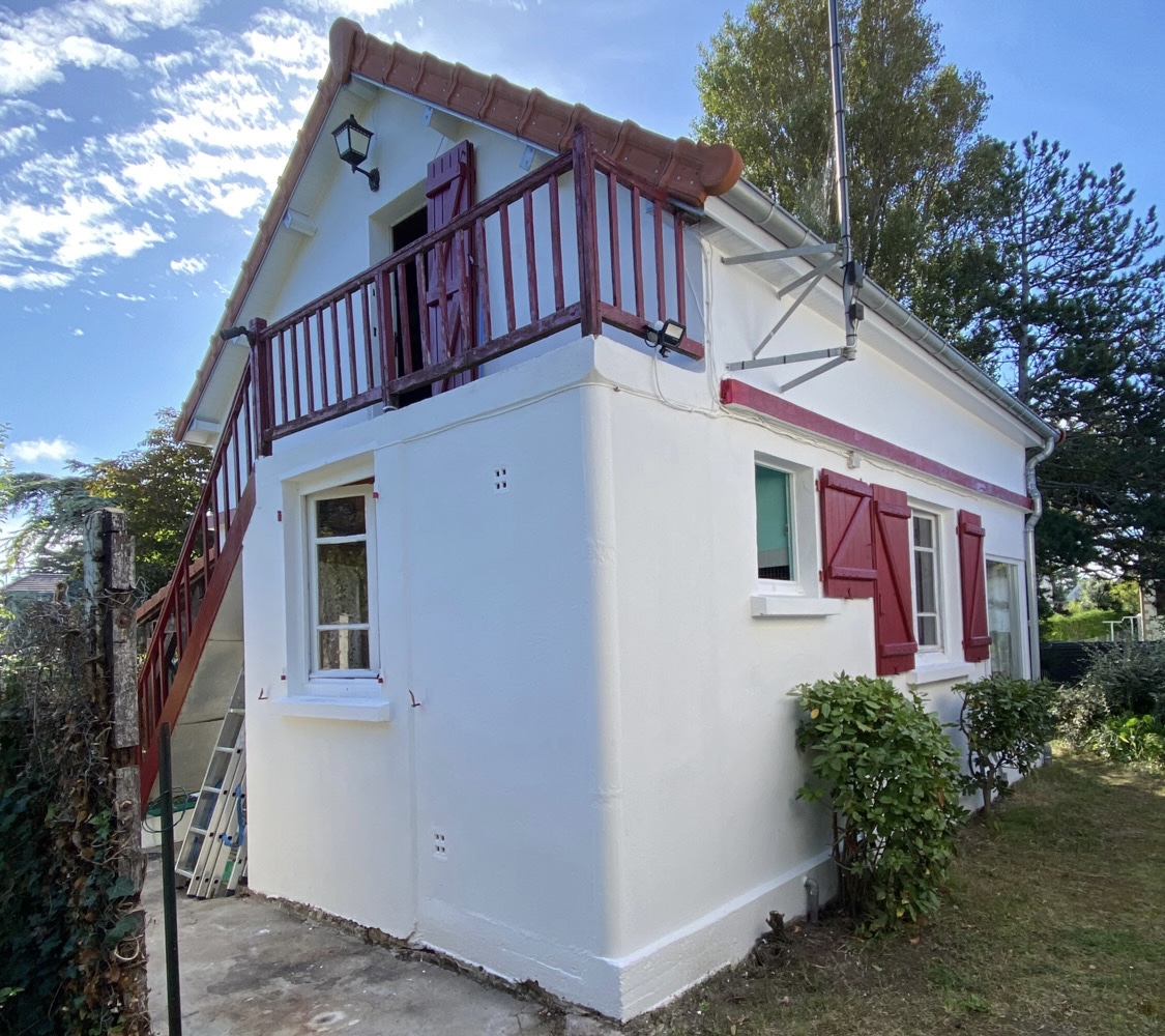 Façade latérale Bordeaux après ravalement par Peyo Renov' — enduit lisse